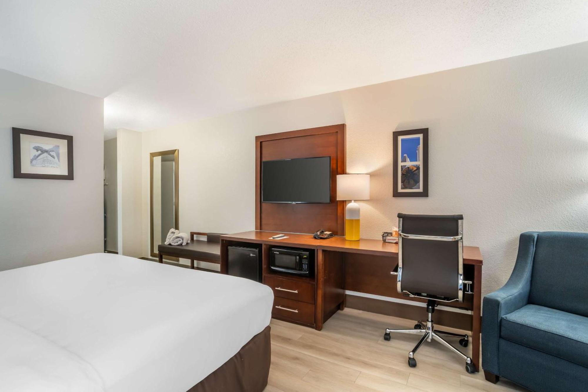 Comfort Inn Charlotte Airport Uptown Екстериор снимка