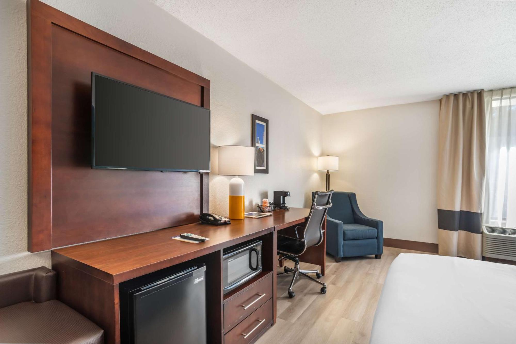 Comfort Inn Charlotte Airport Uptown Екстериор снимка